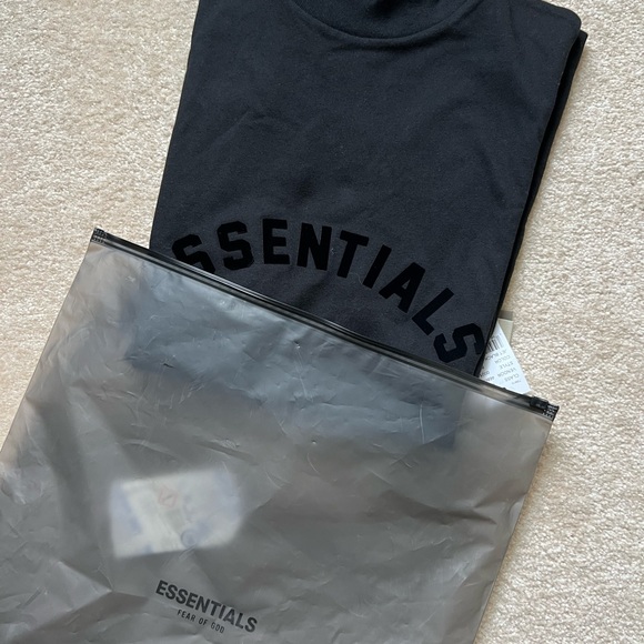Essentials Fear of God Black Men's Shirt - Picture 2 of 7